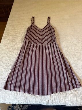 Universal Thread Maroon and Cream Heathered Top